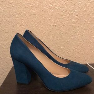 Antonio Melani pointy heels wt thick heel